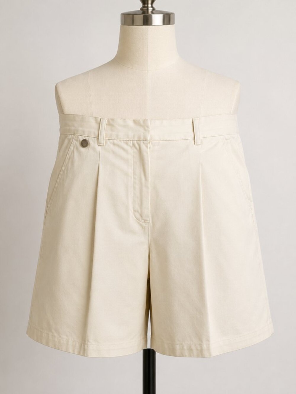 Cutter &Buck women’s Cream Casual Shorts - Classic Pleated Design